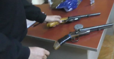 Gəncədə psixotrop maddə, odlu silah saxlayan, soyğunçuluq və oğurluq edən şəxslər tutulub