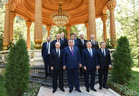 Prezident İlham Əliyev Düşənbədə MDB Dövlət Başçıları Şurasının məhdud tərkibdə görüşündə iştirak edib