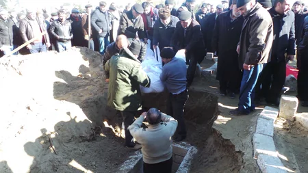 Türkmənistanda tapılan neftçilər dəfn olunub - FOTO