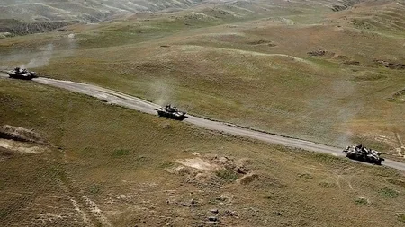 Təlimə cəlb edilmiş tank bölmələri tapşırıqları yerinə yetirirlər - VİDEO
