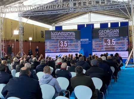 Poti dəniz limanında yeni terminal açılıb