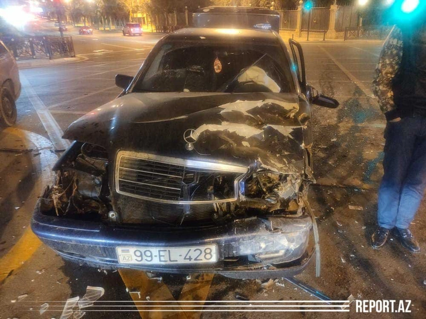 Bakıda iki maşın toqquşdu, tıxac yarandı - FOTO - VİDEO - YENİLƏNİB
