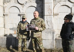 Ильхам Алиев: В то время я стоял на этом месте рядом с отцом