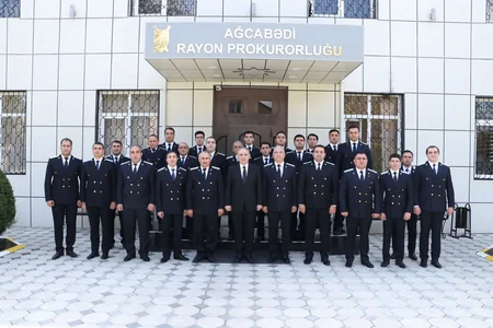Baş prokuror Ağcabədidə vətəndaşları qəbul edib