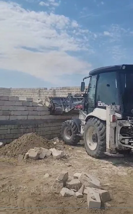 Abşeronda qanunsuz tikili sökülüb