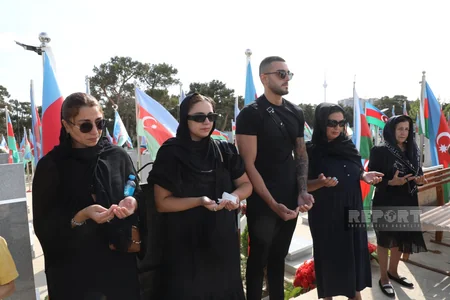 Azərbaycan xalqı antiterror şəhidlərinin məzarlarını ziyarət edir
