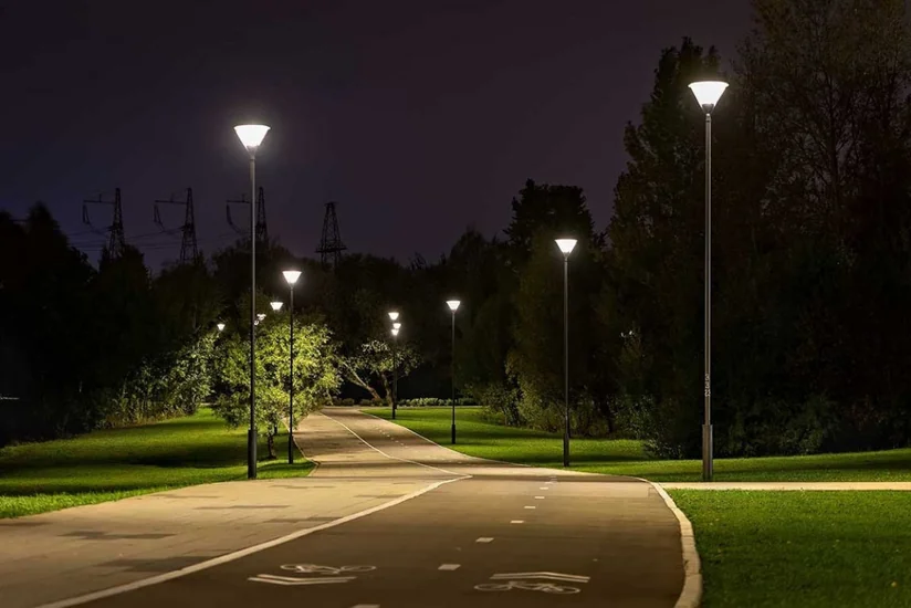 Azərbaycanda küçə və yolların yaşıl texnologiyaların tətbiqi ilə işıqlandırılmasına dair tələblər müəyyənləşib