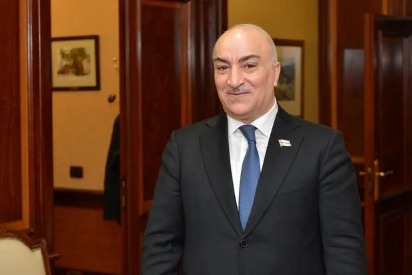 Deputat: Maşınımı saxlamaq üçün 10 dəfə fırlanıram