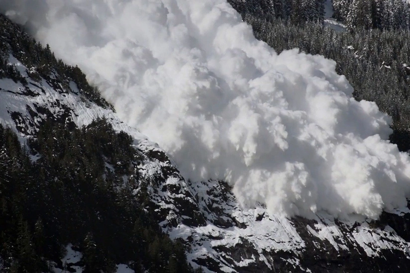İtaliyada qar uçqunu olub, ölən və yaralananlar var
