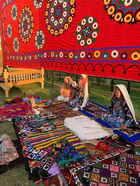 Özbəkistanda Birinci Beynəlxalq Xalq Tətbiqi İncəsənət Festivalının açılışı olub