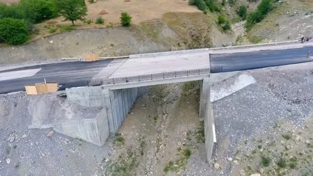 Turizm imkanlarını genişləndirən yolun yenidən qurulması yekunlaşır