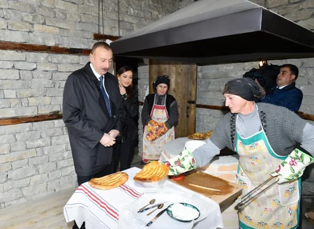 Prezident İlham Əliyev Şamaxının Dəmirçi kəndində görülən işlərlə tanış olub