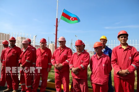 ​Azərbaycan Dövlət Neft Şirkətinin rəhbərliyi Çilov adasına səfər edib - FOTO