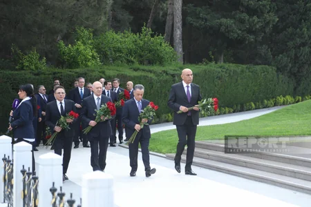 State and government officials commemorate Great Leader Heydar Aliyev - PHOTOS