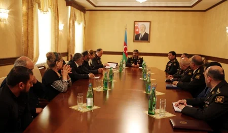 Награды военнослужащих, получивших посмертно звание Национального героя Азербайджана, вручены членам их семей