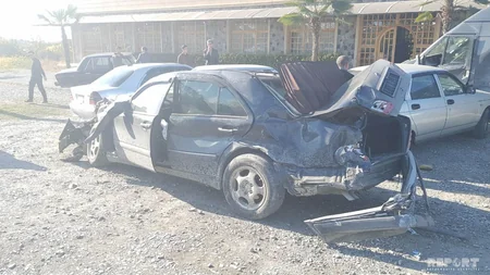 Göyçayda zəncirvari yol qəzası baş verib, 5 avtomobilə ziyan dəyib - FOTO