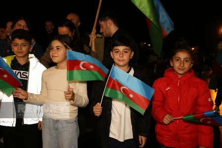 Dünya çempionatında uğurla çıxış edən gimnastlarımız Vətənə dönüblər