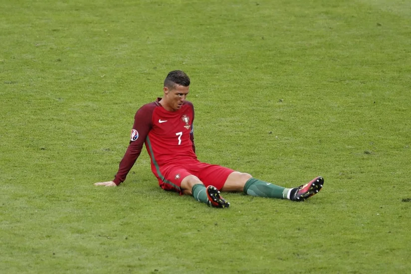 Cristiano Ronaldo stretchered out of Euro 2016 as injured - VIDEO