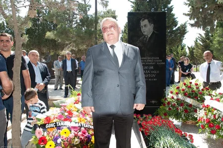 Görkəmli rejissor Zəfər Nemətov Fəxri Xiyabanda anılıb