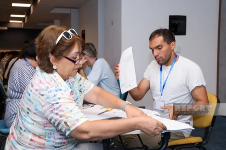 Italy's SWG S.P.A: Citizens actively participating in exit poll, 10,000 questionnaires already collected