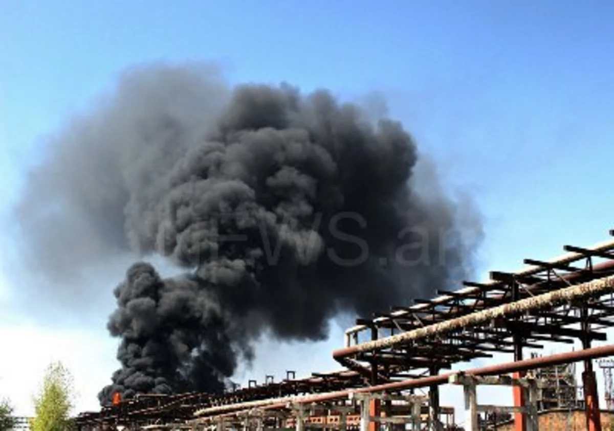 Пожар на крупном химическом заводе в Армении продолжается второй день
