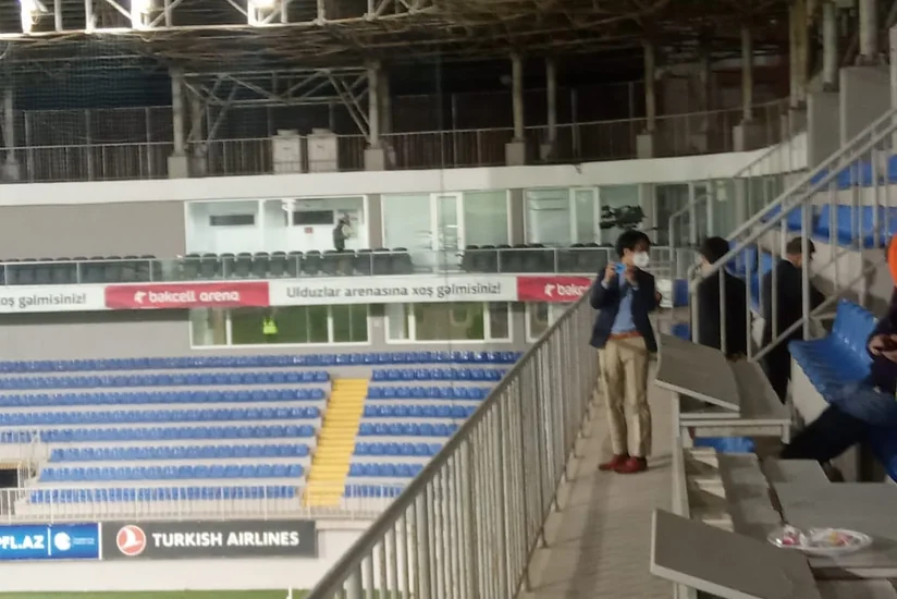 Yaponiya səfirliyinin əməkdaşları Neftçinin oyununda