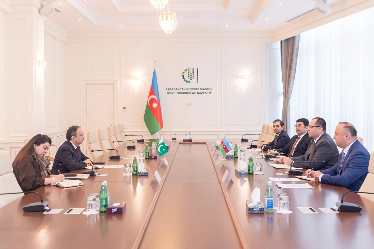 Azerbaijani agricultural minister meets with Pakistani ambassador