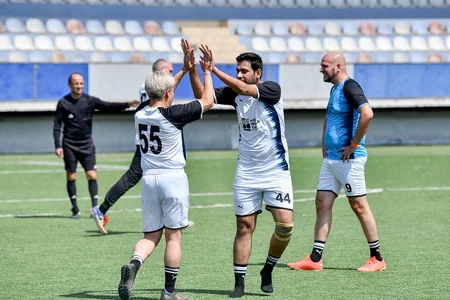 Şahmatçıların futbol matçında 14 qol vurulub