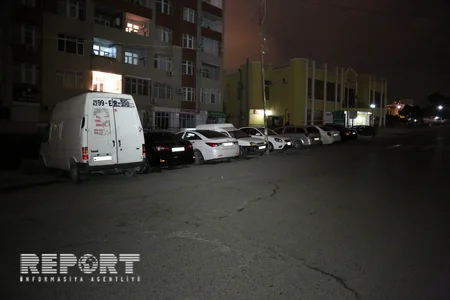 Bakıda sağlamlıq mərkəzinin qarşısında kütləvi dava düşüb, 2 nəfər bıçaqlanıb - YENİLƏNİB - FOTO - VİDEO
