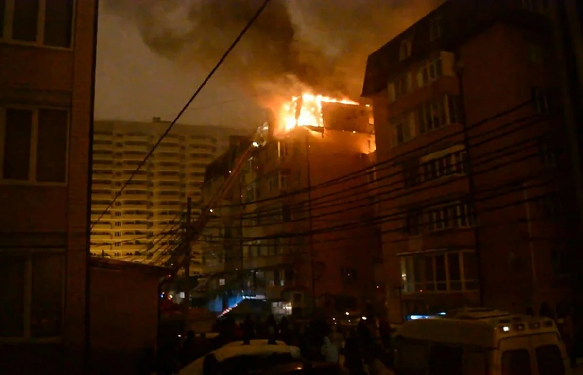 Rusiyanın Krasnodar şəhərində baş vermiş güclü yanğında 20 mənzil yanıb - VİDEO