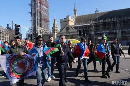 Azərbaycanlılar Xocalı soyqırımının 27-ci ildönümü ilə əlaqədar Londonda yürüş-mitinq keçiriblər - FOTO - VİDEO