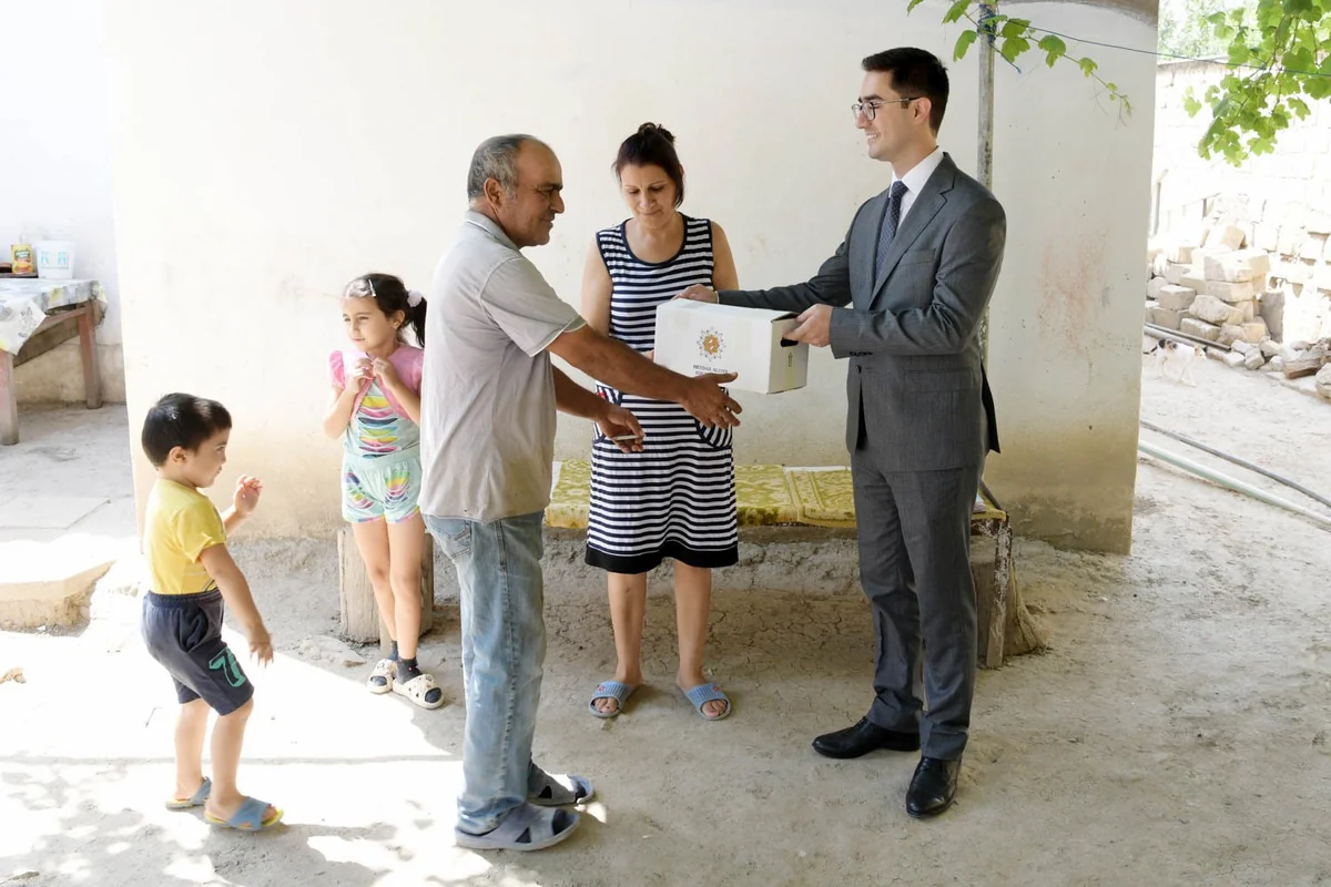 Heydər Əliyev Fondu aztəminatlı ailələrə qurban payları çatdırır