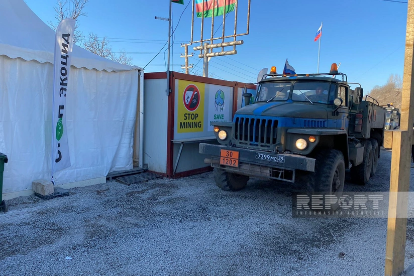 По дороге Ханкенди-Лачын беспрепятственно проехали 74 автомобиля российских миротворцев