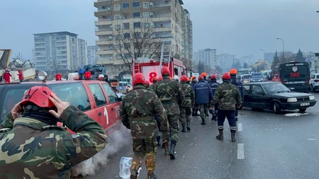 Azərbaycanın xilasediciləri Türkiyədə axtarış-xilasetmə əməliyyatlarına başlayıb, bir nəfərin cəsədi dağıntılar altından çıxarılıb