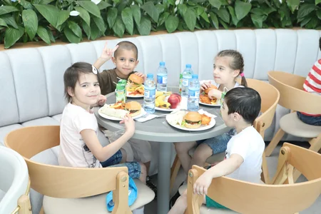 Heydər Əliyev Mərkəzinin parkında Uşaq festivalı keçirilib