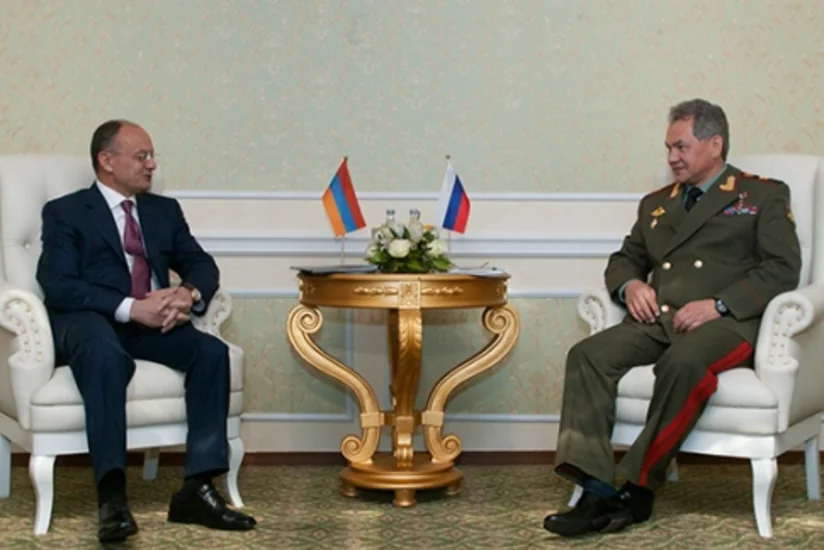 ​Министры обороны РФ и Армении обсудили вопросы сотрудничества и безопасности в Закавказье