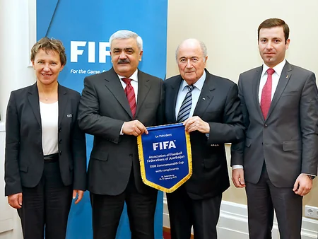Rövnəq Abdullayev FIFA-nın prezidenti ilə görüşüb - FOTO