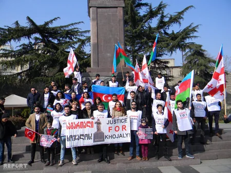 Azərbaycanlı tələbələr Tbilisidə Xocalı soyqırımı ilə əlaqədar aksiya keçiriblər - FOTO