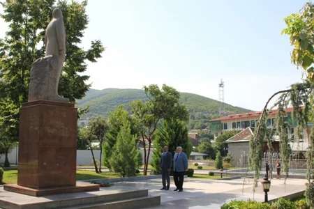 Balakən sakinləri Əbülfəs Qarayevdən rayonda Tamburçular Mərkəzinin yaradılmasını xahiş ediblər