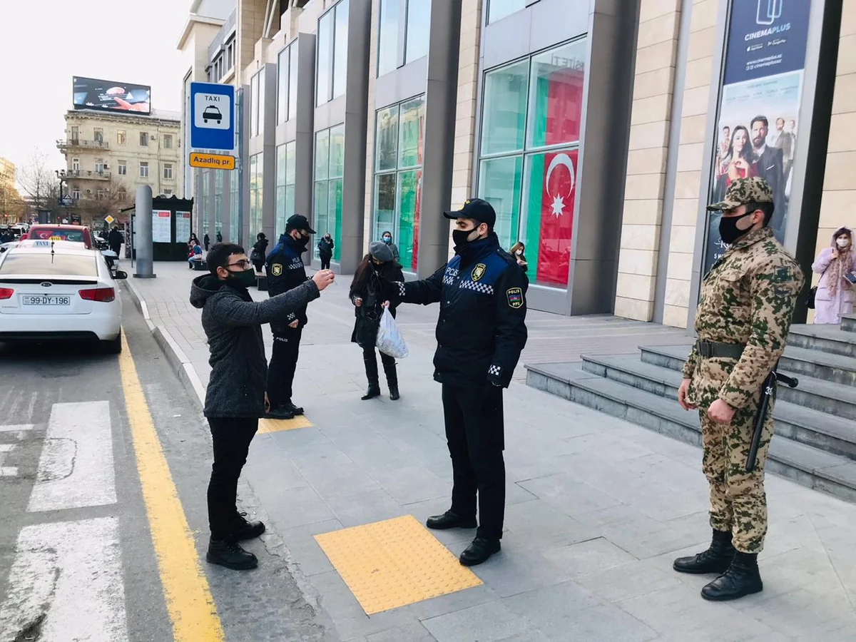 Bakıda tibbi maskalardan düzgün istifadə etməyənlər cərimələnib