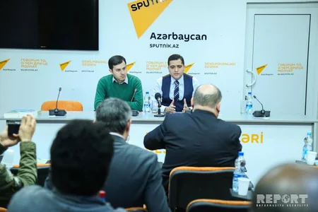 Siyasi analitik Elxan Şahinoğlunun Aprel atəş(kəs)i kitabının təqdimatı olub