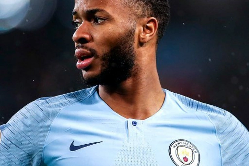 Стерлинг назван лучшим молодым игроком в Англии