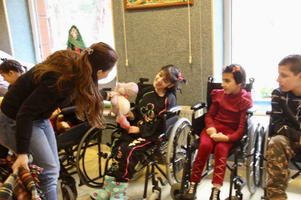 IDEA-nın ianə qutularına toplanmış oyuncaqlar uşaqlara paylanır