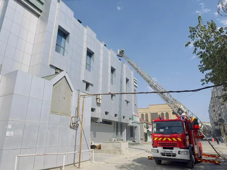 Sumqayıtda Green house şadlıq sarayındakı yanğın söndürülüb - VİDEO - YENİLƏNİB-3