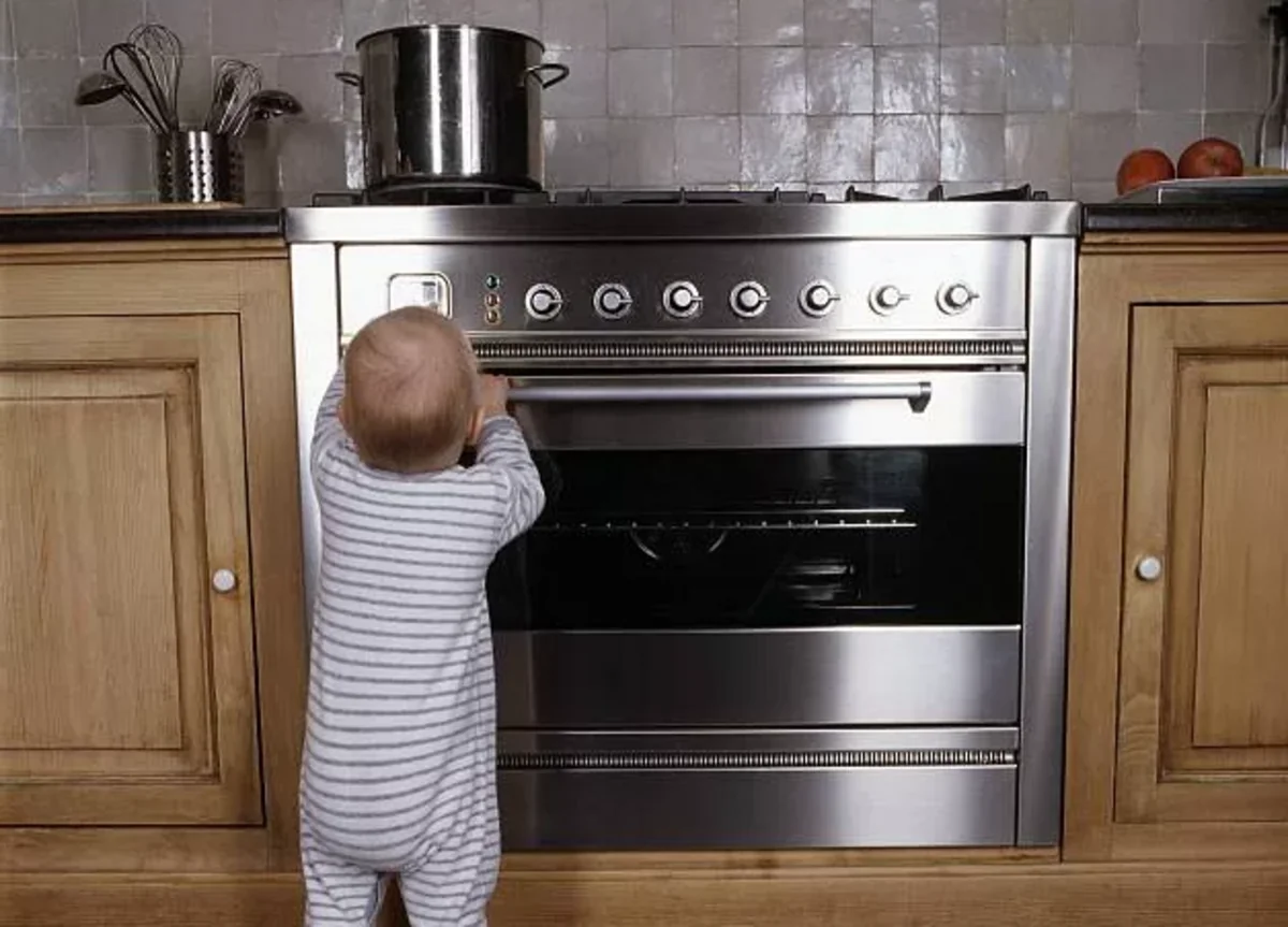 Sumqayıtda körpə uşağın üzərinə qaynar su dağılıb