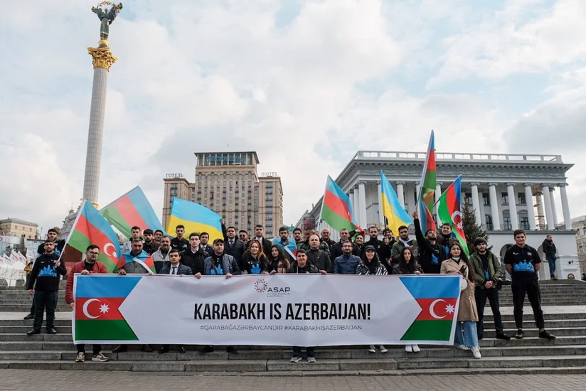 Azərbaycanlı gənclər Kiyevdə aksiya keçirib