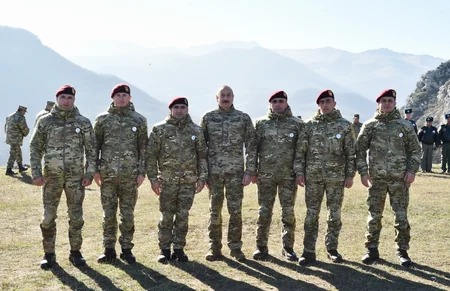 Ali Baş Komandan İlham Əliyev Şuşada hərbçilər qarşısında çıxış edib