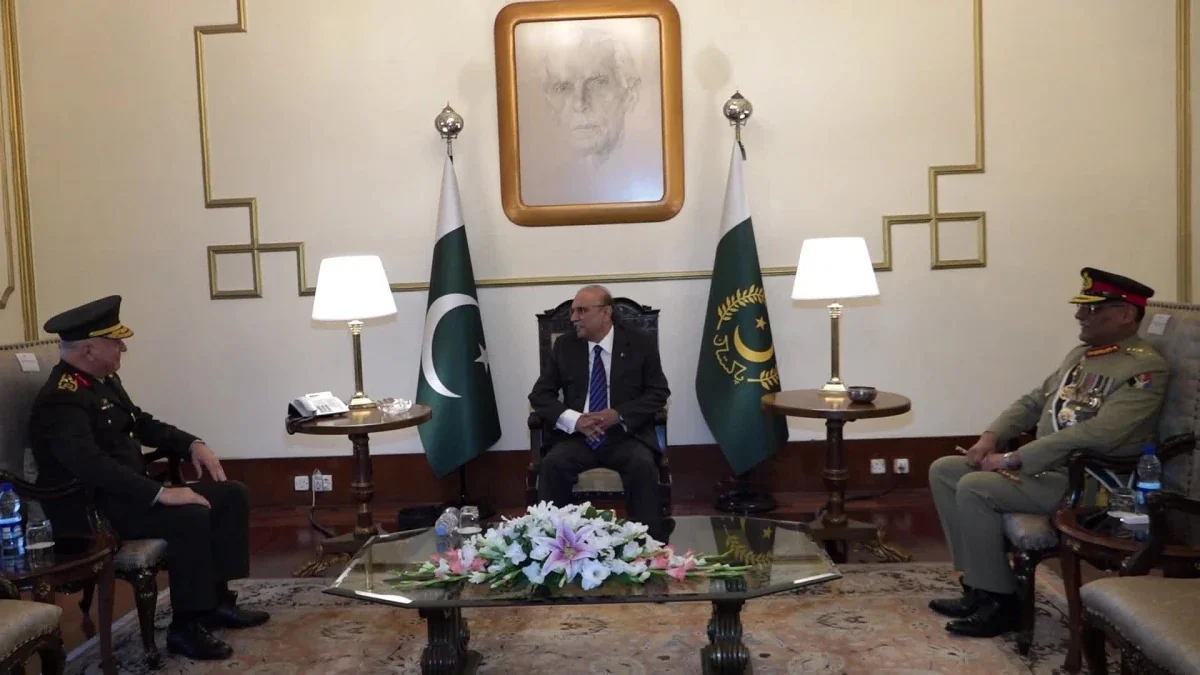 Pakistan Prezidenti Türkiyənin Baş Qərargah rəisini təltif edib
