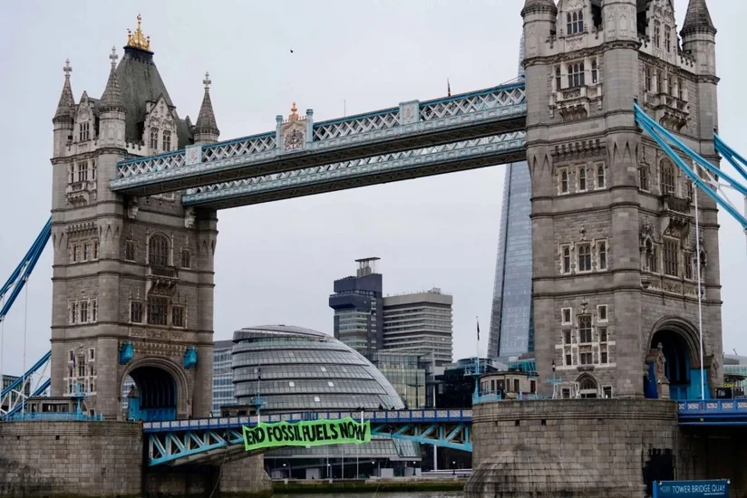 Тауэрский мост в Лондоне перекрыли в результате акции экоактивистов