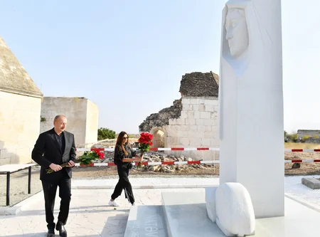 Ağdamda Xurşidbanu Natəvanın abidəsinin açılışı olub - YENİLƏNİB